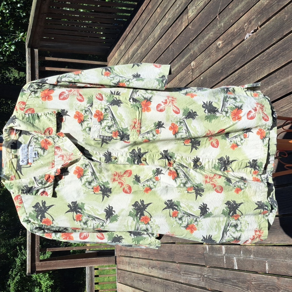 Columbia Sportswear, Men's Hawaiian print shirt. Size XL